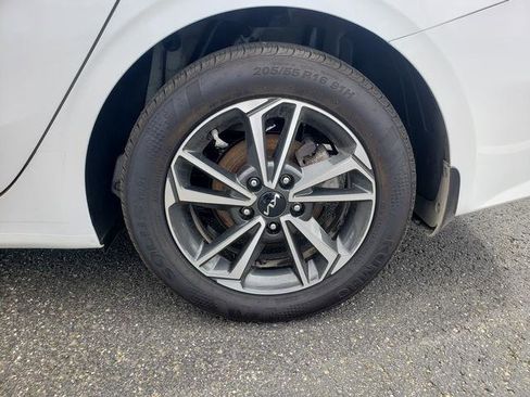 Certified 2024 Kia Forte LXS FWD image 34