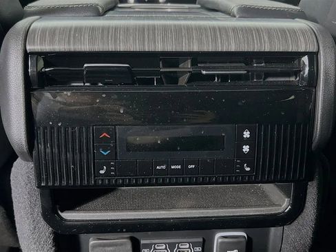 Used 2024 Jeep Wagoneer Series III w/ Premium Group I image 27