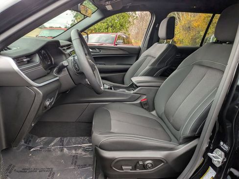 Certified 2025 Jeep Grand Cherokee Laredo X w/ Luxury Tech Group I image 12