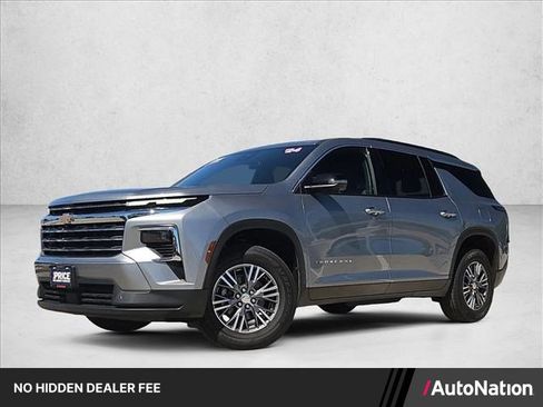 Used 2024 Chevrolet Traverse LT FWD image 1