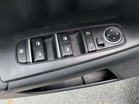 Used 2023 Kia Forte LXS FWD image 9