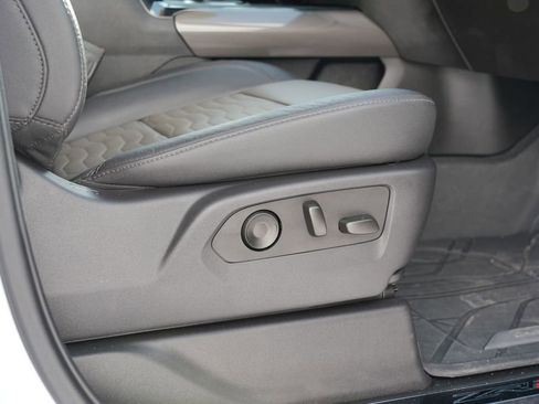 Used 2024 Chevrolet Silverado 2500 ZR2 w/ Technology Package image 30