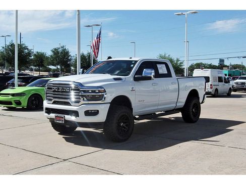 Used 2026 RAM 2500 Laramie AWD/4WD image 2