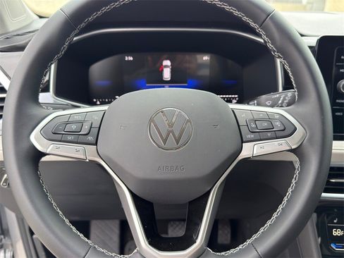 New 2025 Volkswagen Taos SE image 11