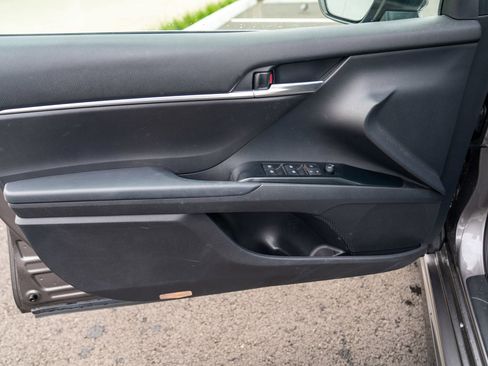 Used 2019 Toyota Camry SE w/ Convenience Package image 10