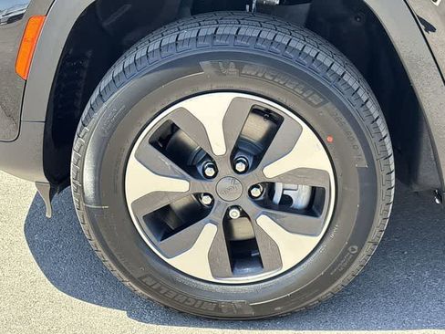 New 2025 Jeep Grand Cherokee Limited 4xe w/ Trailer Tow Package image 12