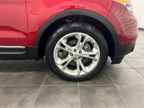 Used 2014 Ford Explorer Limited w/ Equipment Group 302A AWD/4WD image 32