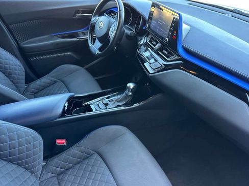 Used 2021 Toyota C-HR XLE FWD image 17