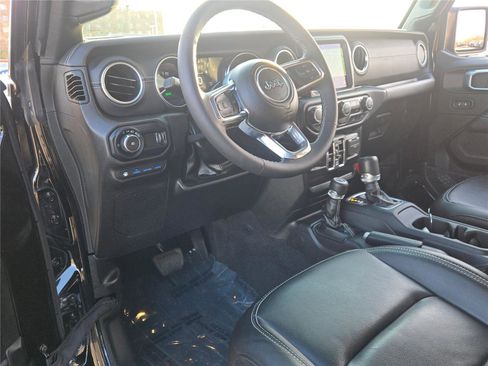 Used 2023 Jeep Wrangler Sahara image 23