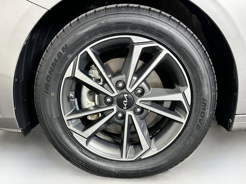 Used 2022 Kia Forte LXS FWD image 11