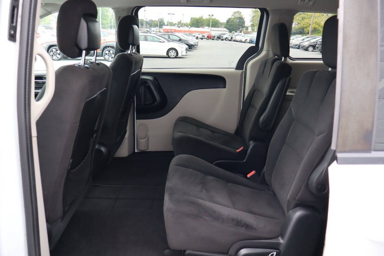 Used 2016 Dodge Grand Caravan SE w/ Quick Order Package 29E SE FWD image 5