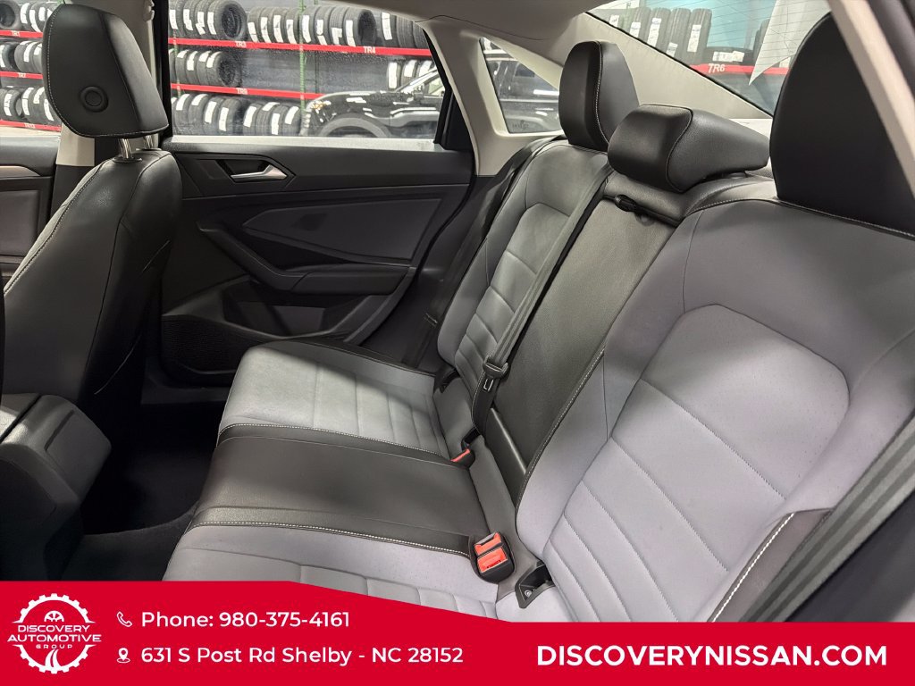 Used 2025 Volkswagen Jetta SE FWD image 33
