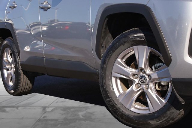 Used 2025 Toyota RAV4 XLE AWD/4WD image 3