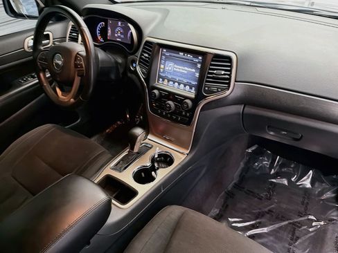 Used 2016 Jeep Grand Cherokee Laredo w/ Quick Order Package 23E RWD image 12