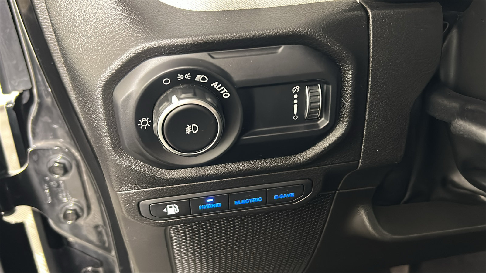 Used 2024 Jeep Wrangler Unlimited AWD/4WD image 23