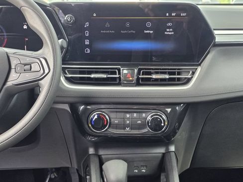 Used 2025 Chevrolet TrailBlazer LT AWD/4WD image 9