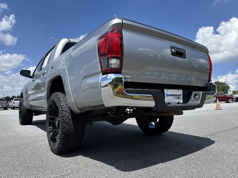Used 2021 Toyota Tacoma SR5 w/ SR5 Appearance Package (SM) RWD image 8