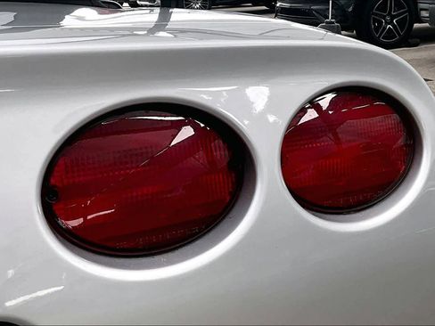 Used 1998 Chevrolet Corvette Convertible w/ Memory Pkg RWD image 20