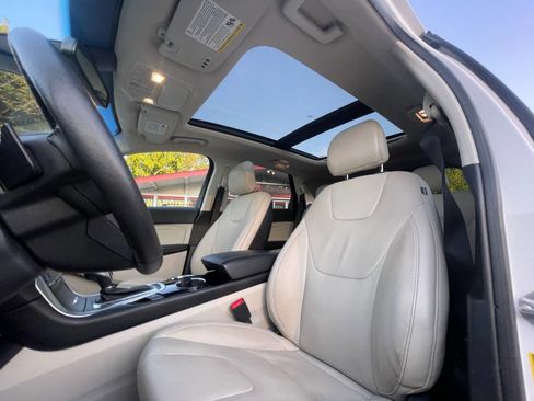 Used 2018 Ford Edge Titanium w/ Equipment Group 302A AWD/4WD image 18