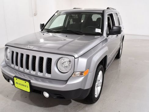 Used 2015 Jeep Patriot Latitude AWD/4WD image 2