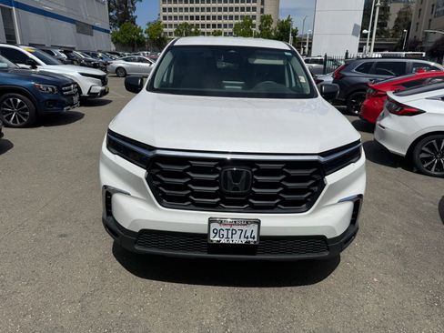 Used 2023 Honda Pilot LX image 5