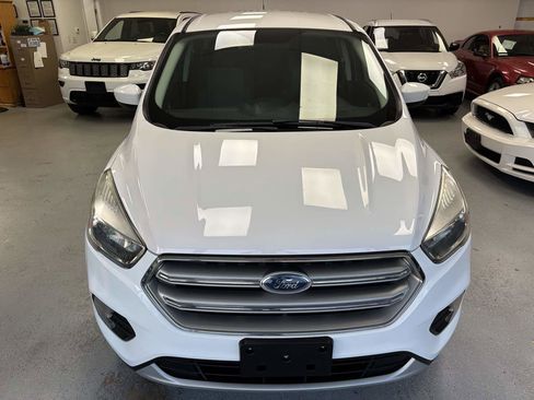 Used 2017 Ford Escape SE image 3