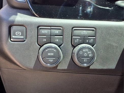 Used 2025 Chevrolet Silverado 1500 LT Trail Boss w/ Convenience Package II AWD/4WD image 16