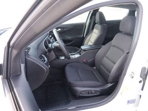 Used 2024 Chevrolet Malibu LT image 9