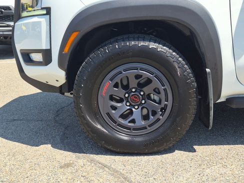 Used 2025 Nissan Frontier PRO-4X AWD/4WD image 13