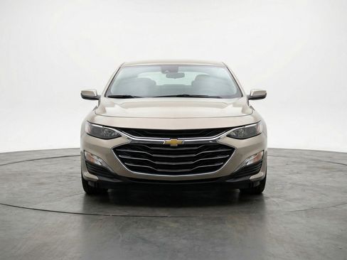 Used 2024 Chevrolet Malibu LT image 2