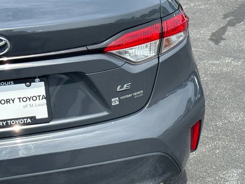 Used 2025 Toyota Corolla LE FWD image 21