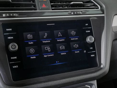 Certified 2024 Volkswagen Tiguan SE FWD image 16
