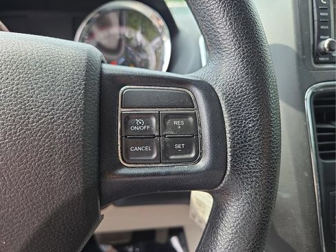 Used 2019 Dodge Grand Caravan SE FWD image 24