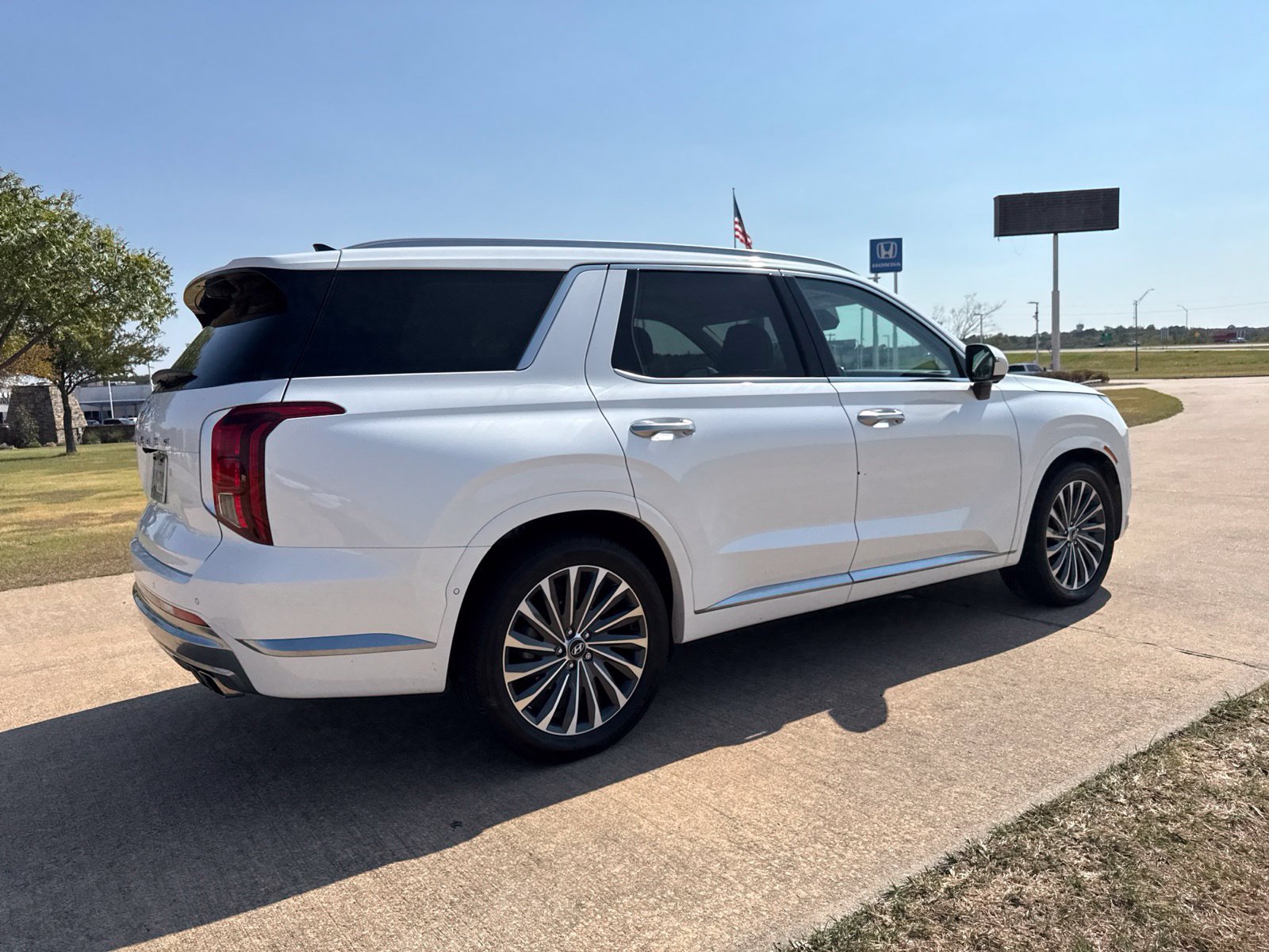 Used 2024 Hyundai Palisade Calligraphy FWD image 10