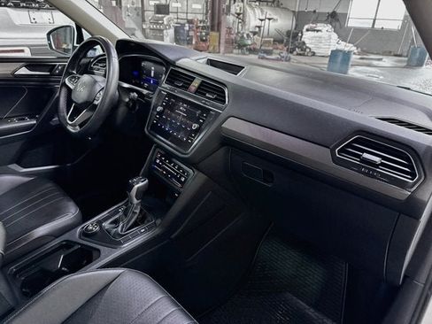 Used 2022 Volkswagen Tiguan SE AWD/4WD image 25