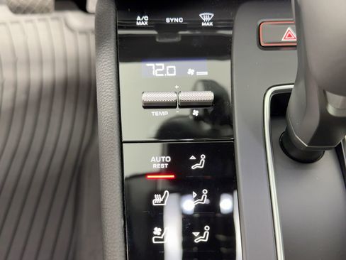 Used 2026 Porsche Macan image 18