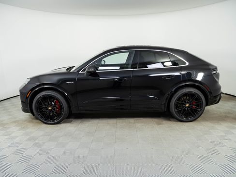 New 2026 Porsche Macan 4S Electric AWD/4WD image 2