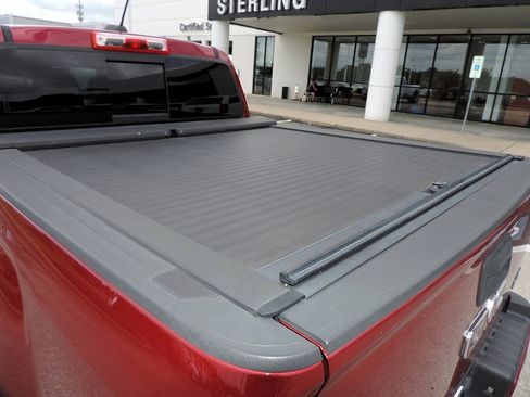 Used 2017 GMC Canyon SLE w/ All Terrain Package AWD/4WD image 16