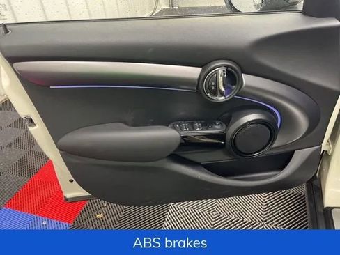 Used 2022 MINI Cooper 4-Door Hardtop image 9
