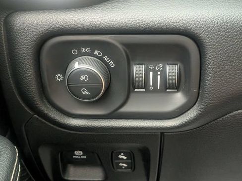 Used 2020 RAM 1500 Laramie AWD/4WD image 15
