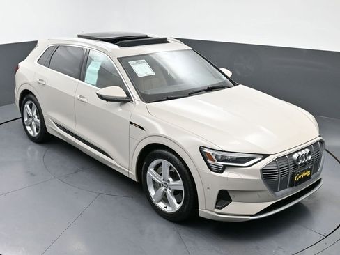 Used 2019 Audi e-tron Premium Plus image 47