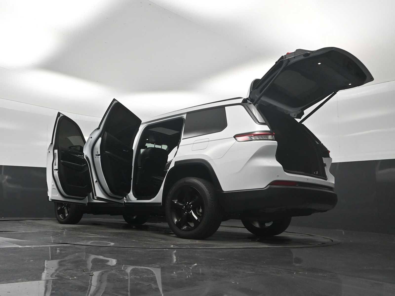 Used 2023 Jeep Grand Cherokee L Laredo AWD/4WD image 40
