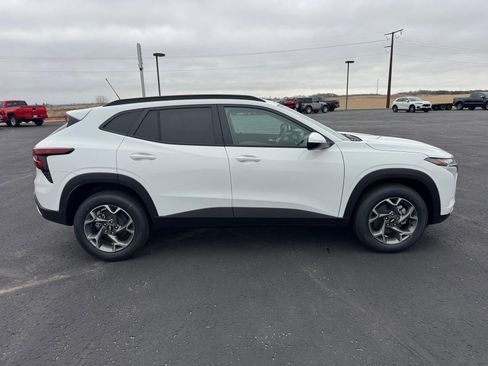 New 2026 Chevrolet Trax LT w/ LT Convenience Package image 2