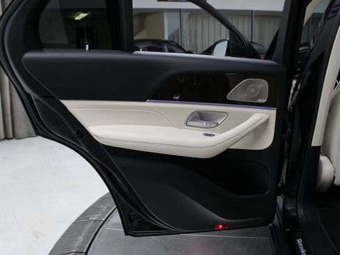 Used 2024 Mercedes-Benz GLE 450e 4MATIC w/ Warmth & Comfort Package image 40