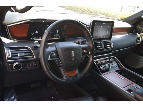 Used 2020 Lincoln Navigator Reserve w/ Luxury Package AWD/4WD image 13