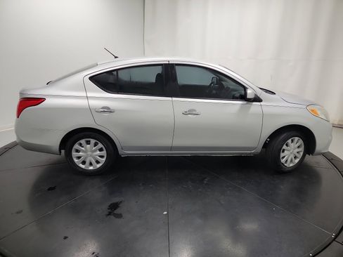 Used 2012 Nissan Versa SV image 11
