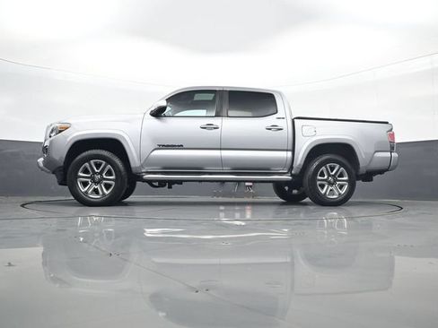 Used 2019 Toyota Tacoma Limited AWD/4WD image 28