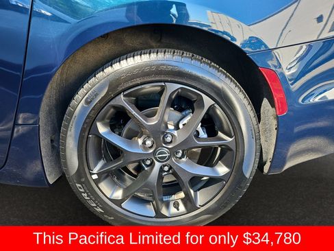Used 2025 Chrysler Pacifica Limited FWD image 46