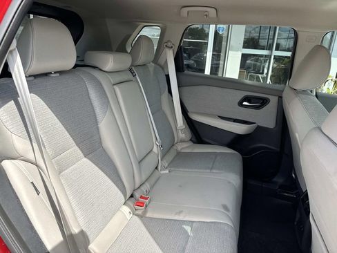 Used 2023 Nissan Rogue SV image 10