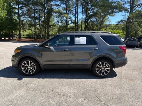 Used 2015 Ford Explorer XLT w/ Equipment Group 202A FWD image 2